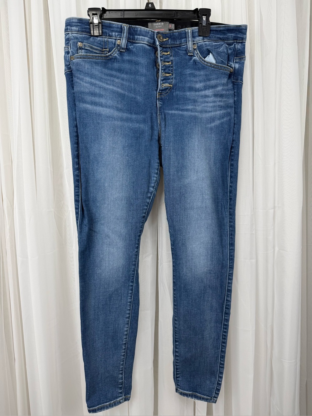 Torrid Bombshell Skinny Jeans 16R Super Soft Button Fly Stretch Denim